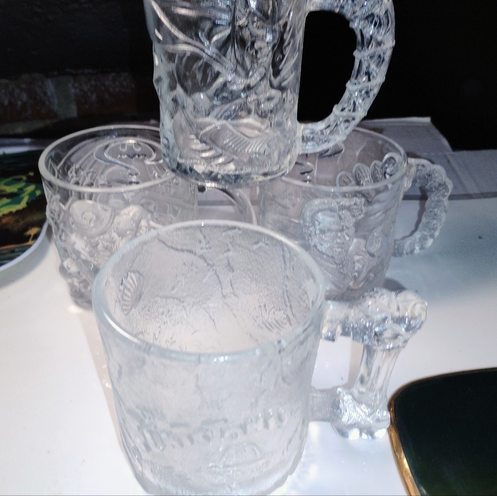 The is a complete set of three 3D glass cups/mugs featuring the Batman Forever